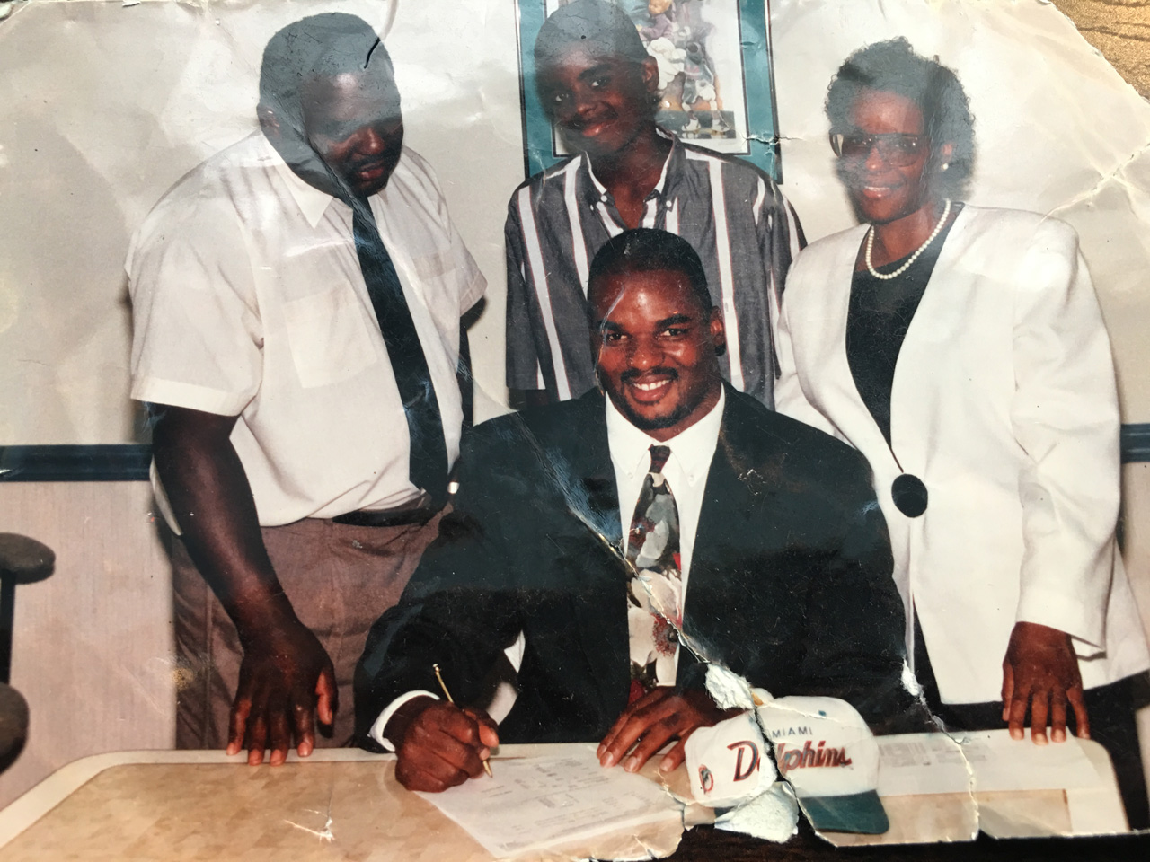 Dwight Hollier with family signing contract